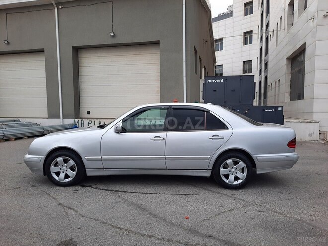 Mercedes E 220 2001, 245,186 km - 2.2 l - Bakı