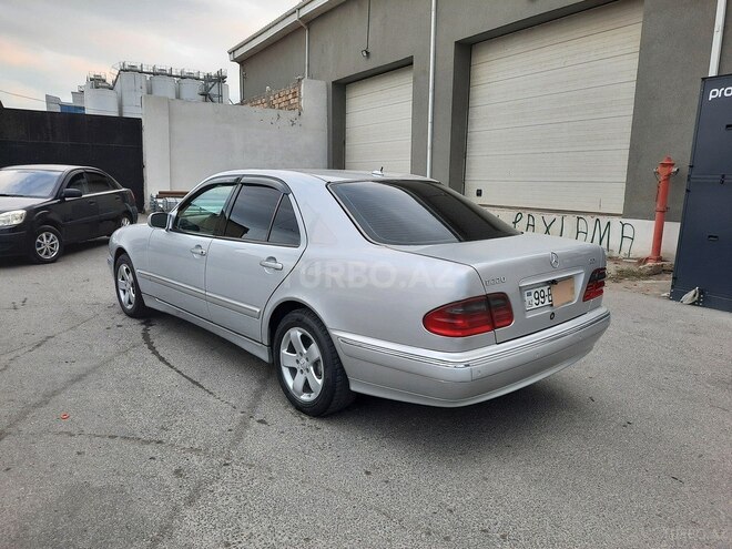 Mercedes E 220 2001, 245,186 km - 2.2 l - Bakı