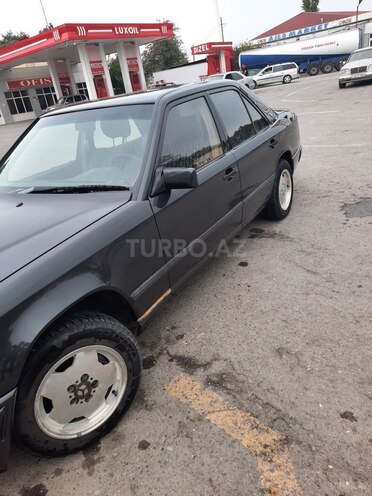 Mercedes E 260 1987, 250,000 km - 2.6 л - Qusar