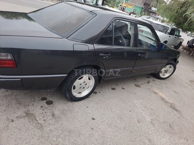 Mercedes E 260 1987, 250,000 km - 2.6 л - Qusar