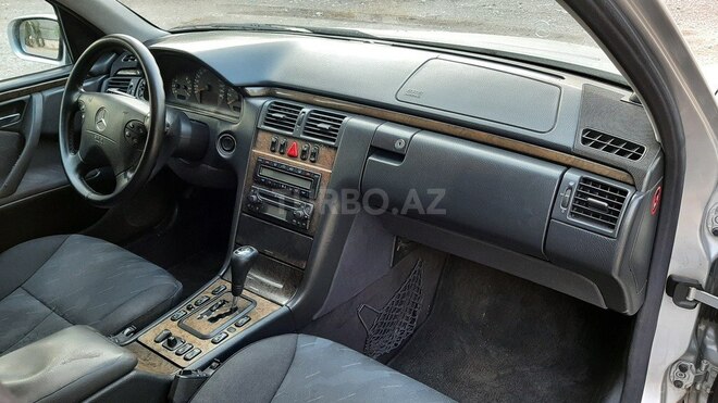 Mercedes E 320 1999, 349,000 km - 3.2 l - Bakı
