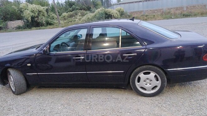 Mercedes E 220 1998, 437,544 km - 2.2 l - Ucar