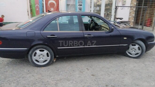 Mercedes E 220 1998, 437,544 km - 2.2 l - Ucar