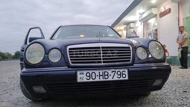 Mercedes E 220 1998, 437,544 km - 2.2 l - Ucar