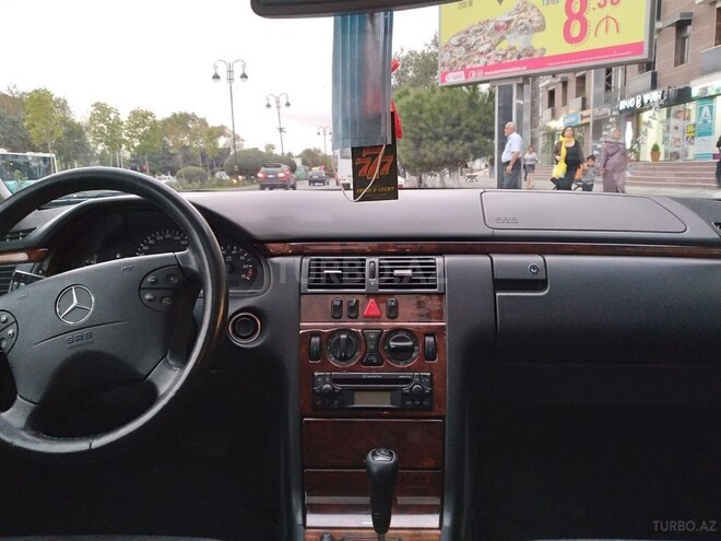 Mercedes E 200 2000, 229,600 km - 2.0 л - Sumqayıt