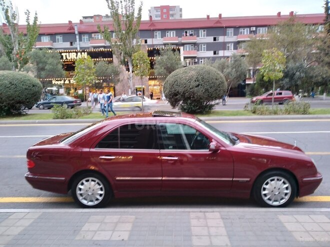 Mercedes E 200 2000, 229,600 km - 2.0 л - Sumqayıt