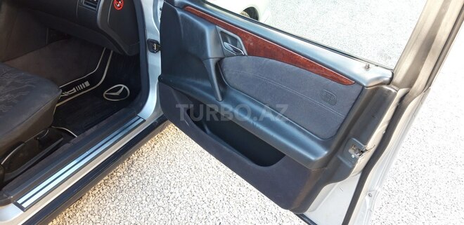 Mercedes E 240 1998, 423,000 km - 2.4 л - Bakı