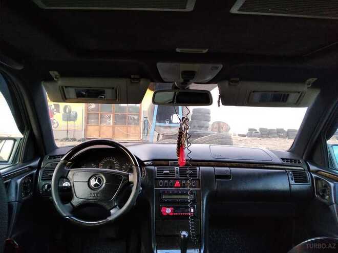 Mercedes E 320 1998, 266,000 km - 3.2 l - Şirvan