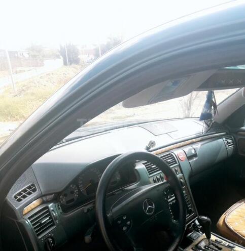 Mercedes E 220 2000, 395,000 km - 2.2 l - Bakı