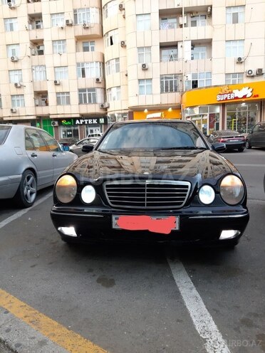 Mercedes E 220 2000, 297,000 km - 2.2 l - Bakı