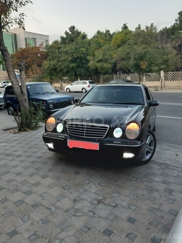 Mercedes E 220 2000, 297,000 km - 2.2 l - Bakı