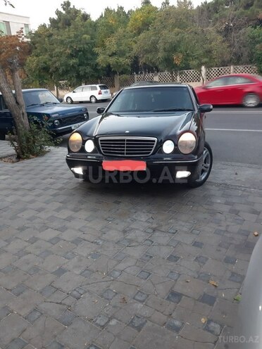 Mercedes E 220 2000, 297,000 km - 2.2 l - Bakı