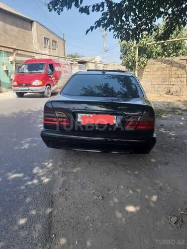 Mercedes E 220 2000, 297,000 km - 2.2 l - Bakı