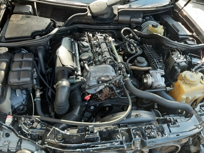 Mercedes E 220 2000, 297,000 km - 2.2 l - Bakı