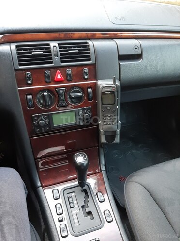 Mercedes E 240 1998, 261,000 km - 2.4 л - Bakı