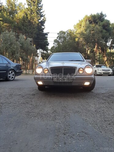 Mercedes E 240 1998, 261,000 km - 2.4 л - Bakı