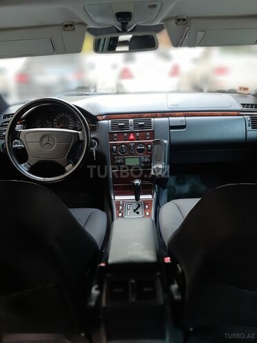 Mercedes E 240 1998, 261,000 km - 2.4 л - Bakı