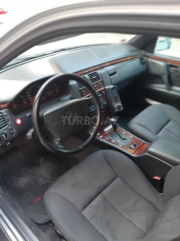 Mercedes E 240 1998, 261,000 km - 2.4 л - Bakı