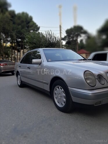 Mercedes E 240 1998, 261,000 km - 2.4 л - Bakı