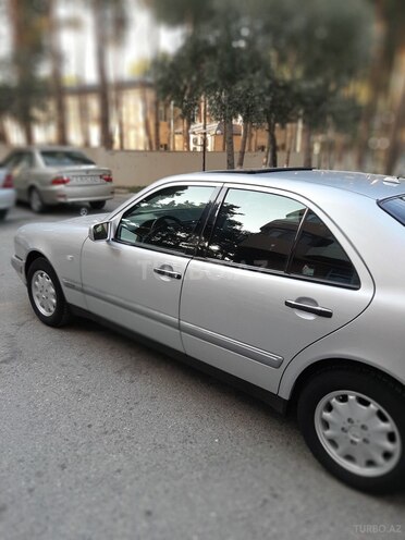 Mercedes E 240 1998, 261,000 km - 2.4 л - Bakı
