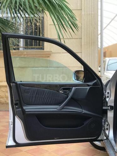 Mercedes E 240 2000, 262,000 km - 2.6 l - Bakı
