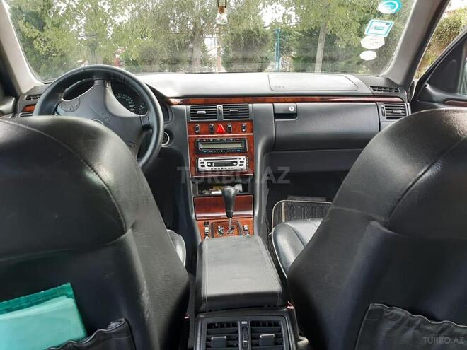 Mercedes E 240 1999, 215,000 km - 2.4 l - Bakı
