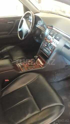 Mercedes E 280 2001, 212,000 km - 2.8 л - Şəmkir