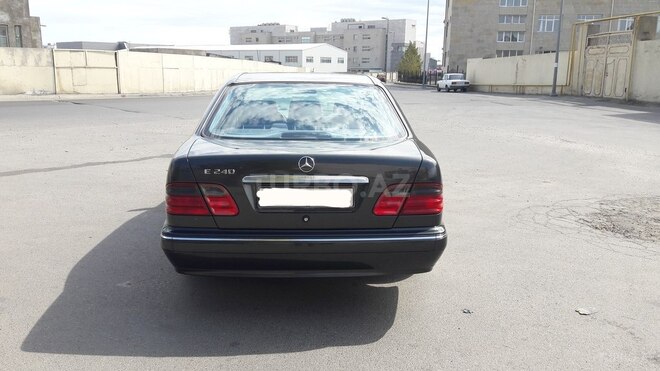 Mercedes E 240 2000, 259,700 km - 2.6 l - Bakı