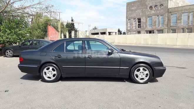 Mercedes E 240 2000, 259,700 km - 2.6 l - Bakı
