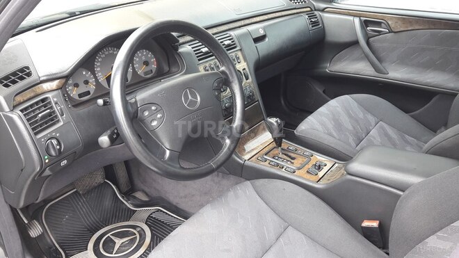Mercedes E 240 2000, 259,700 km - 2.6 l - Bakı