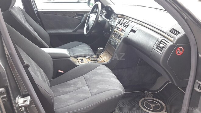 Mercedes E 240 2000, 259,700 km - 2.6 l - Bakı