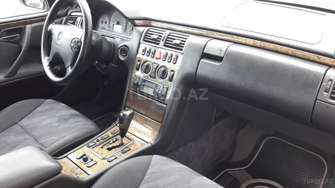 Mercedes E 240 2000, 259,700 km - 2.6 l - Bakı