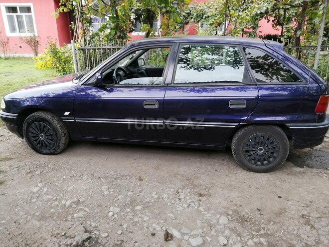 Opel Astra 1994, 410,000 km - 1.6 l - Qax