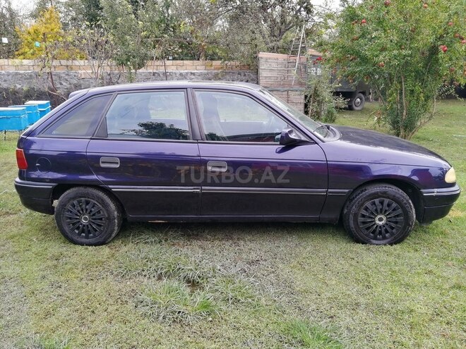 Opel Astra 1994, 410,000 km - 1.6 l - Qax
