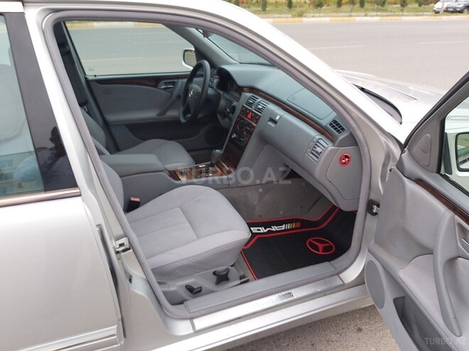 Mercedes E 270 1999, 290,500 km - 2.7 л - Sumqayıt