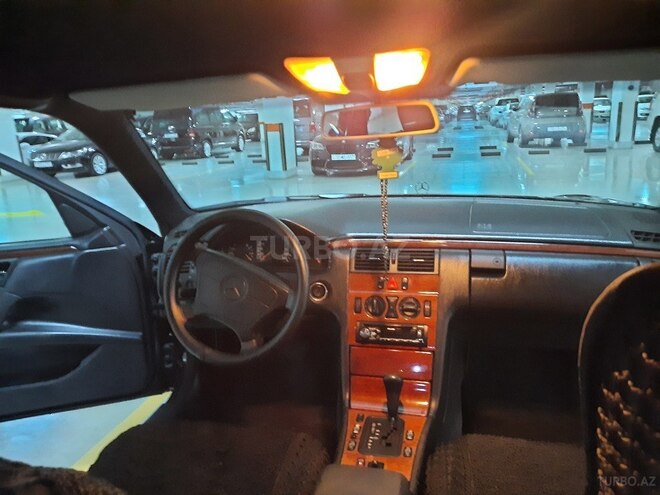 Mercedes E 240 1998, 316,000 km - 2.4 l - Bakı