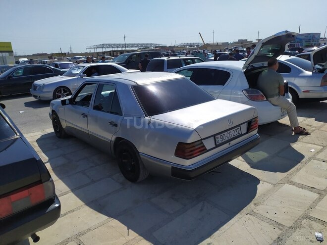 Mercedes E 250 1992, 212,452 km - 2.5 l - Bakı