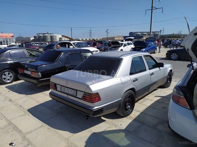Mercedes E 250 1992, 212,452 km - 2.5 l - Bakı