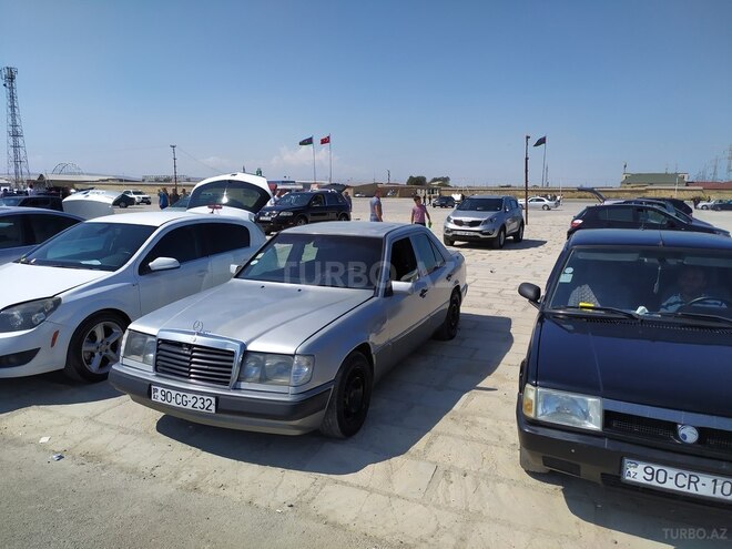 Mercedes E 250 1992, 212,452 km - 2.5 l - Bakı