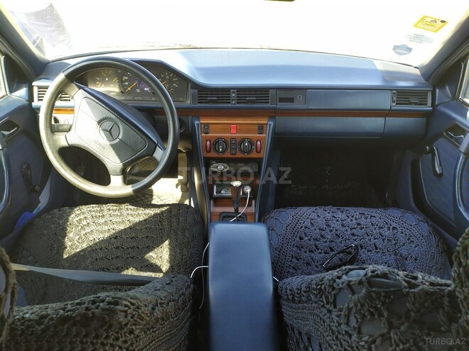 Mercedes E 250 1992, 212,452 km - 2.5 l - Bakı