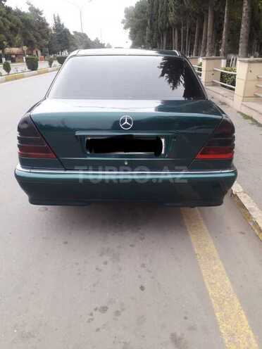 Mercedes E 220 1998, 215,000 km - 2.2 l - Beyləqan