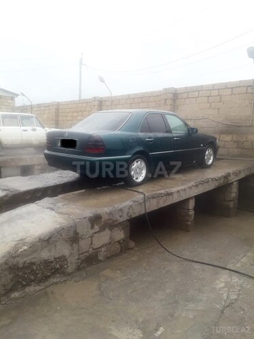 Mercedes E 220 1998, 215,000 km - 2.2 l - Beyləqan