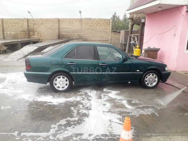 Mercedes E 220 1998, 215,000 km - 2.2 l - Beyləqan