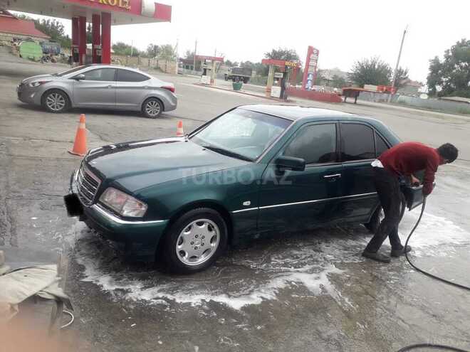 Mercedes E 220 1998, 215,000 km - 2.2 l - Beyləqan