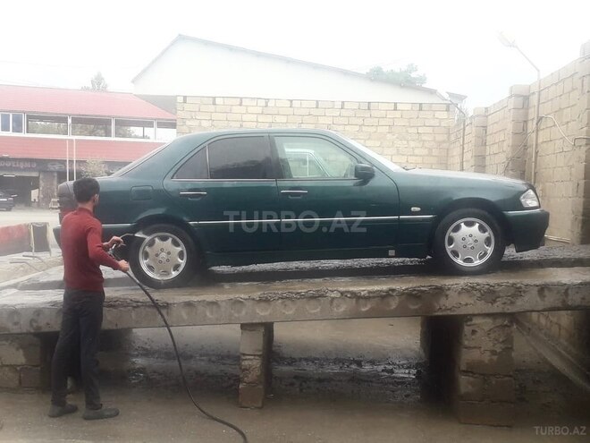 Mercedes E 220 1998, 215,000 km - 2.2 l - Beyləqan