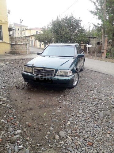 Mercedes E 220 1998, 215,000 km - 2.2 l - Beyləqan