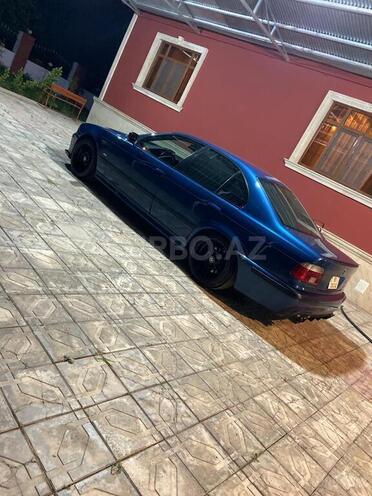 BMW 525 2001, 300,000 km - 2.5 l - Saatlı
