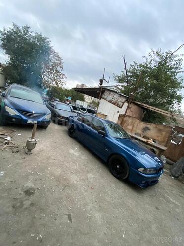 BMW 525 2001, 300,000 km - 2.5 l - Saatlı