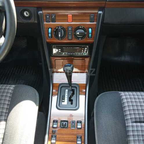 Mercedes E 200 1991, 227,850 km - 2.0 l - Sumqayıt