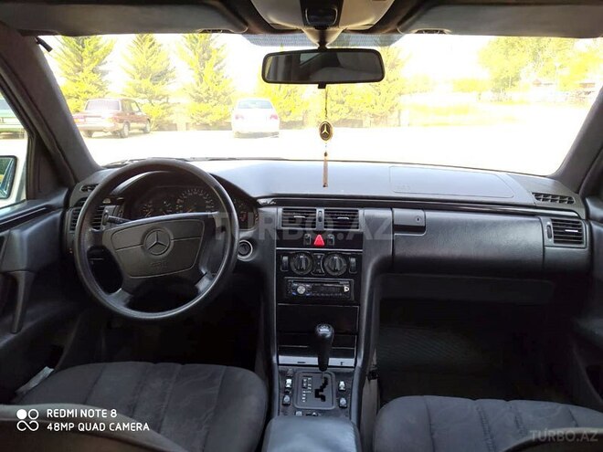 Mercedes E 200 1997, 451,000 km - 2.0 l - Cəlilabad